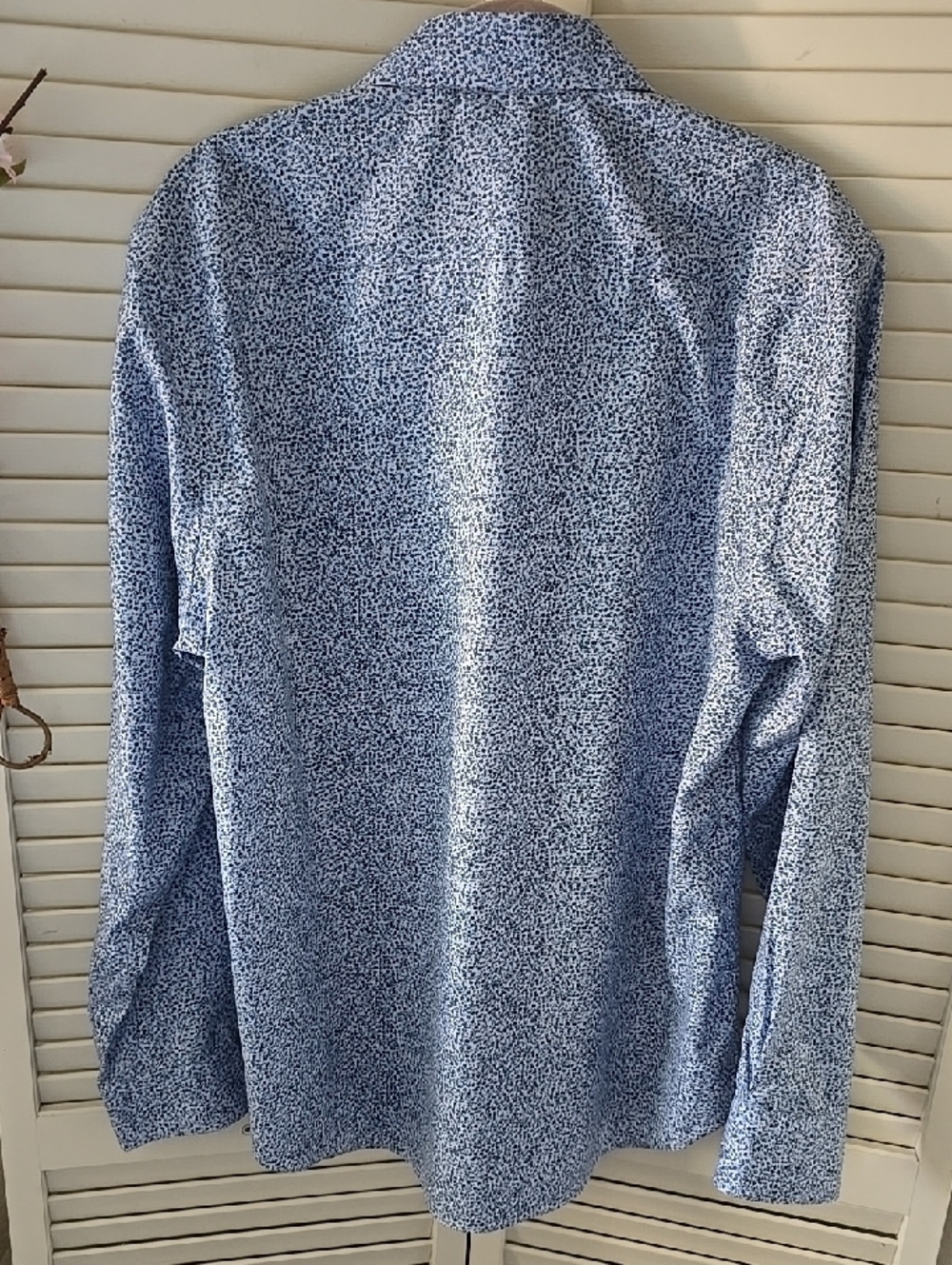Egara Blue and White Patterned Casual Button-Down Shirt - Picture 3 of 4